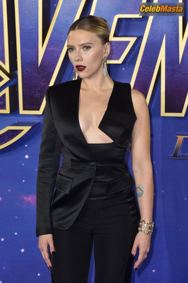 Scarlett Johansson attends a photocall at the ‘Avengers: Endgame’ UK Fan Event at the Picturehouse Central in London photo 31