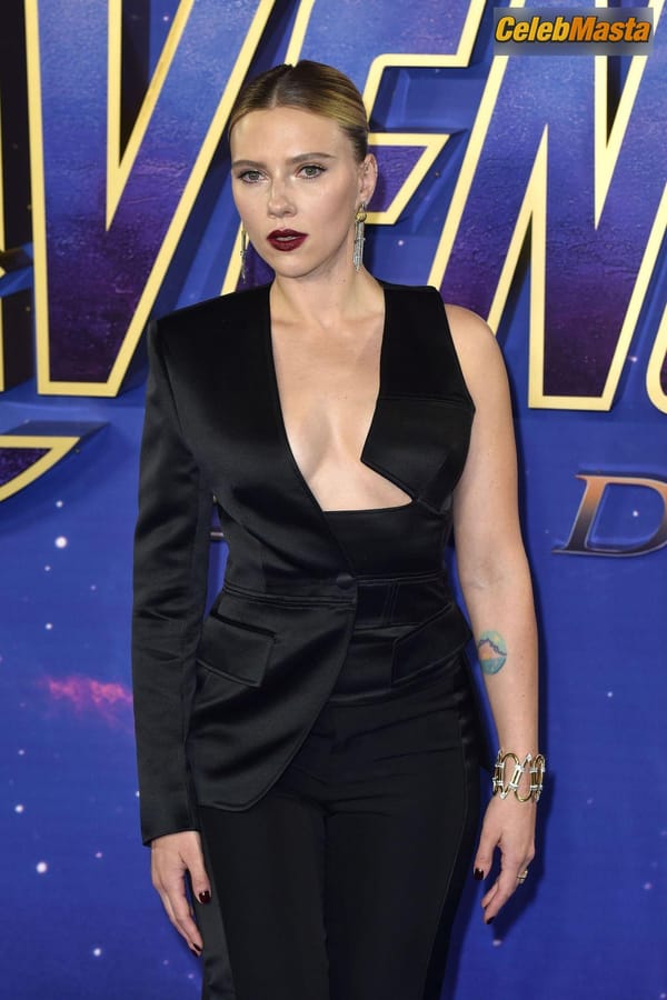 Scarlett Johansson attends a photocall at the ‘Avengers: Endgame’ UK Fan Event at the Picturehouse Central in London photo 35