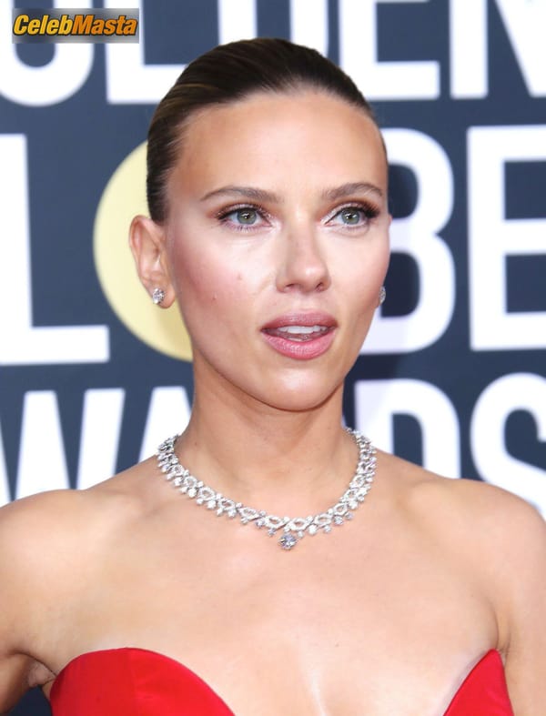 Scarlett Johansson arriving at the 77th Golden Globe Awards at the Beverly Hilton photo 24
