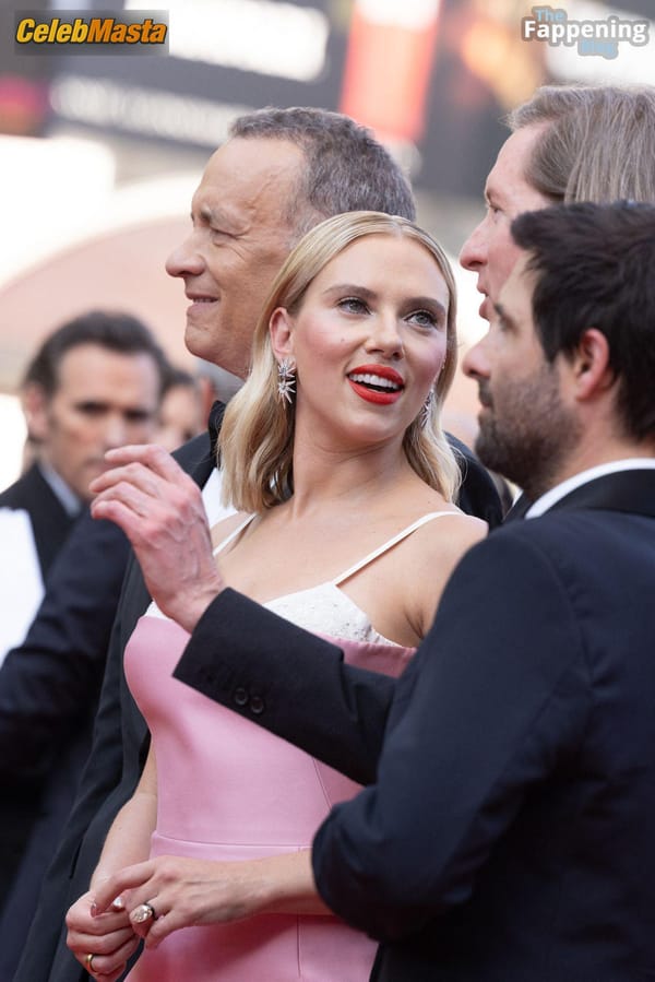 Scarlett Johansson Look at the Cannes Red Carpet photo 9