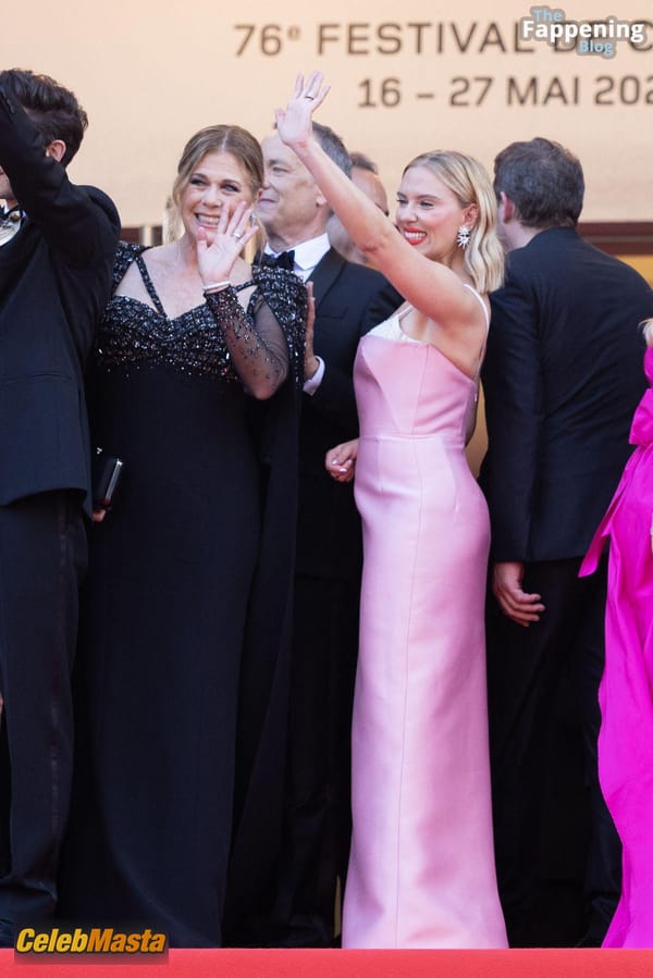 Scarlett Johansson Look at the Cannes Red Carpet photo 37