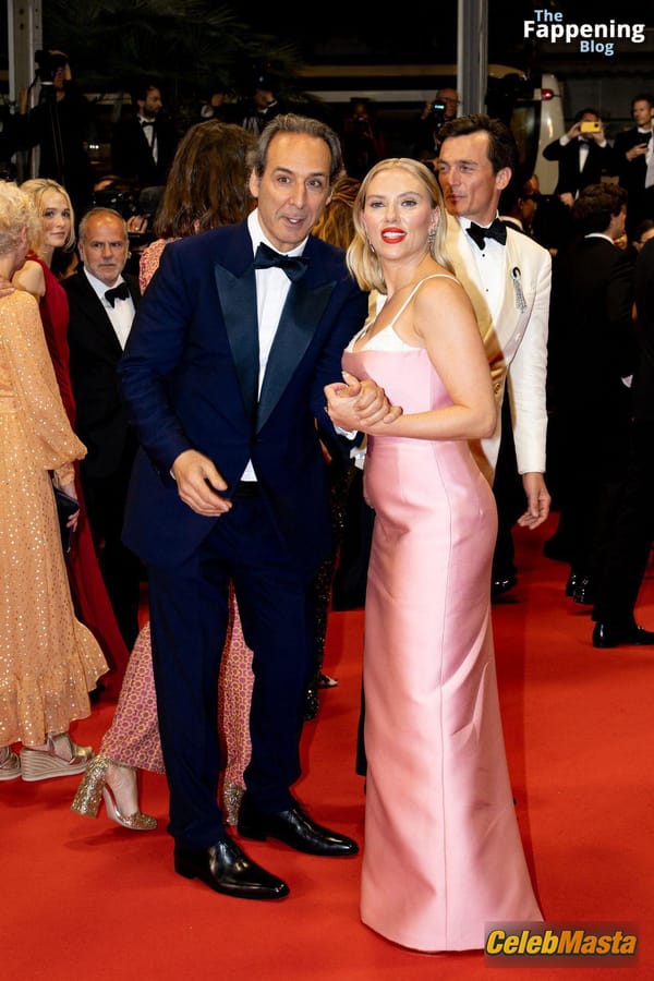 Scarlett Johansson Look at the Cannes Red Carpet photo 57