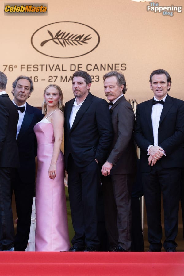 Scarlett Johansson Look at the Cannes Red Carpet photo 60