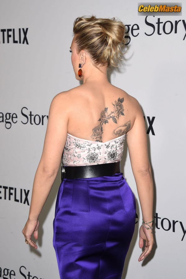 Scarlett Johansson at the Premiere of Netflix’s ‘Marriage Story’ at DGA in Los Angeles, California photo 25