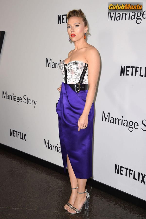 Scarlett Johansson at the Premiere of Netflix’s ‘Marriage Story’ at DGA in Los Angeles, California photo 34