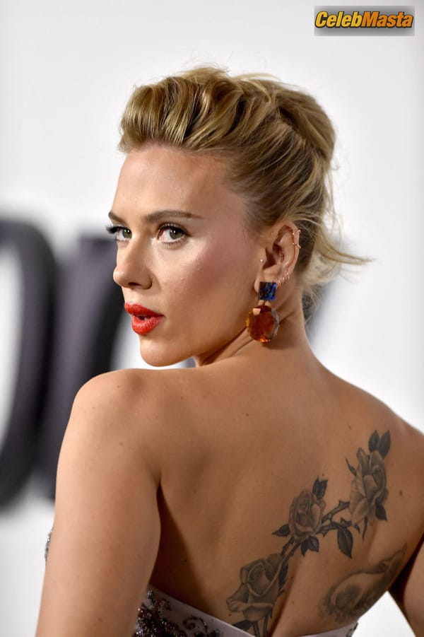 Scarlett Johansson at the Premiere of Netflix’s ‘Marriage Story’ at DGA in Los Angeles, California photo 42