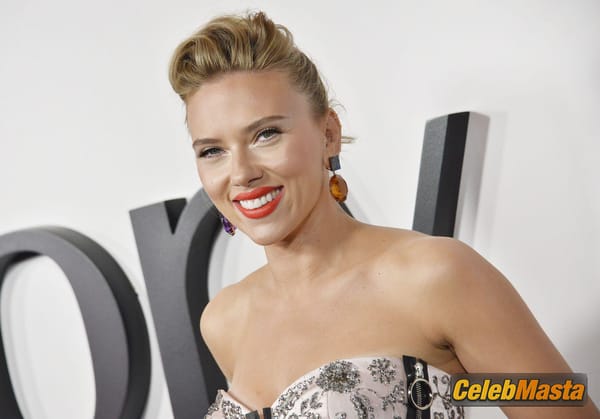 Scarlett Johansson at the Premiere of Netflix’s ‘Marriage Story’ at DGA in Los Angeles, California photo 58