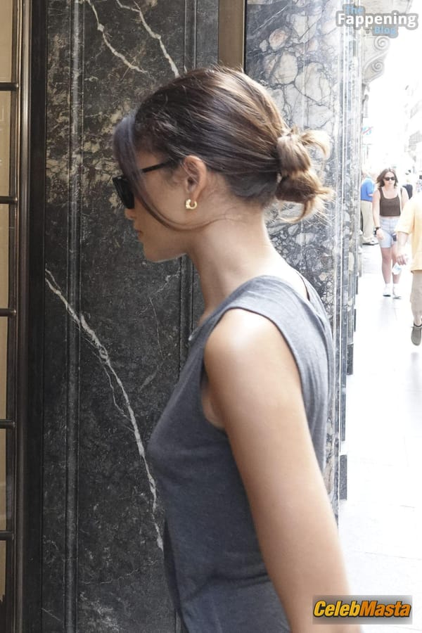 Zendaya’s Shopping Spree In Rome photo 23