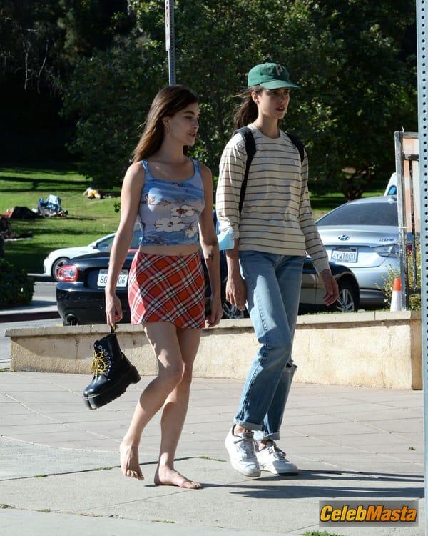 Rainey Qualley Braless Showing Tits at Silverlake in Los Angeles photo 31