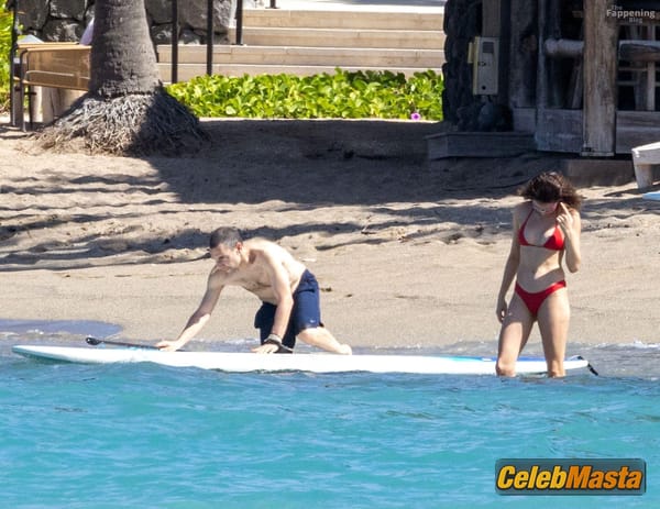 Margaret Qualley Bikini With Jack Antonoff in Hawaii photo 12