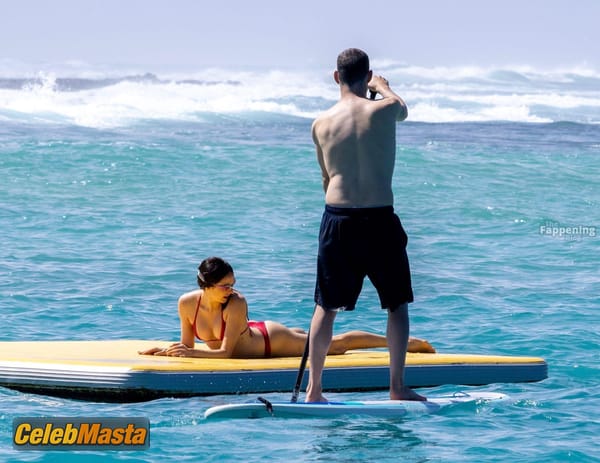 Margaret Qualley Bikini With Jack Antonoff in Hawaii photo 26