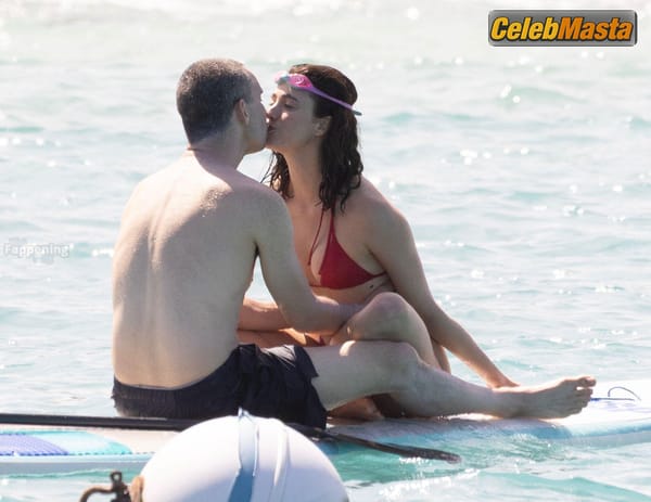 Margaret Qualley Bikini With Jack Antonoff in Hawaii photo 28