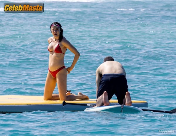 Margaret Qualley Bikini With Jack Antonoff in Hawaii photo 35