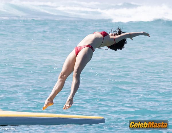 Margaret Qualley Bikini With Jack Antonoff in Hawaii photo 39