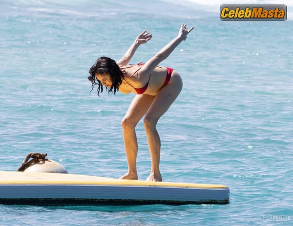 Margaret Qualley Bikini With Jack Antonoff in Hawaii photo 42