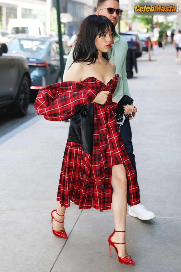 Jenna Ortega in New York City Streets photo 5