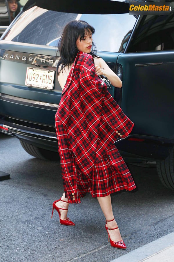Jenna Ortega in New York City Streets photo 7