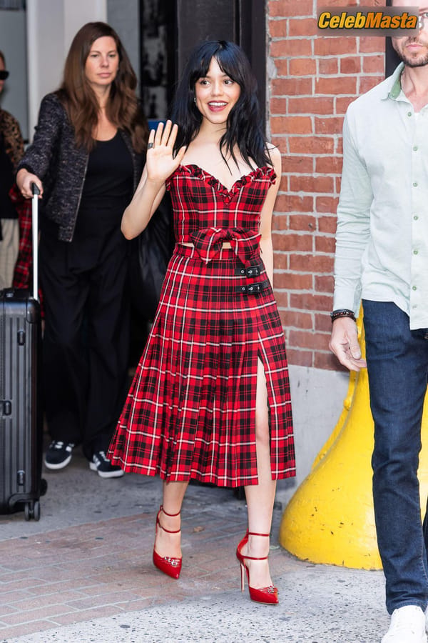 Jenna Ortega in New York City Streets photo 11