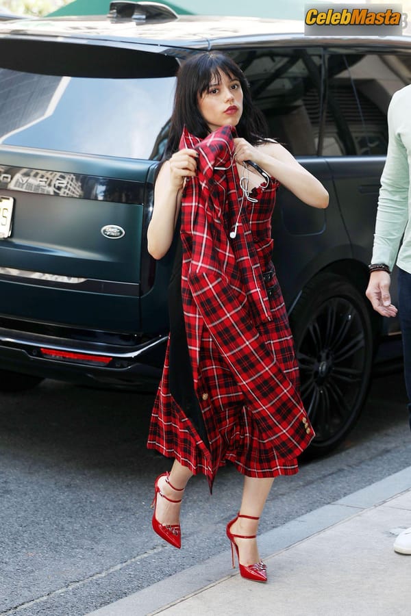 Jenna Ortega in New York City Streets photo 17