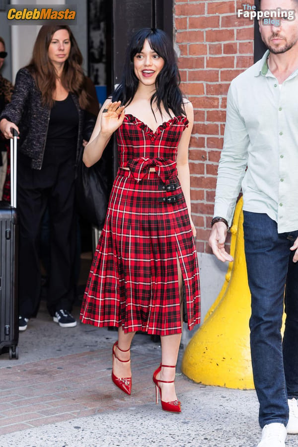 Jenna Ortega in New York City Streets photo 18