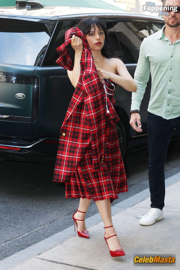 Jenna Ortega in New York City Streets photo 20