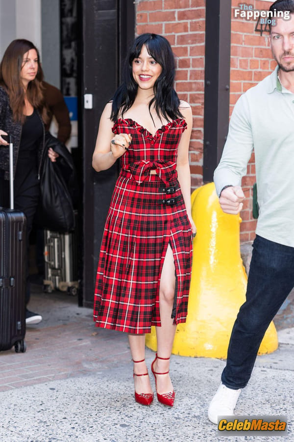 Jenna Ortega in New York City Streets photo 29