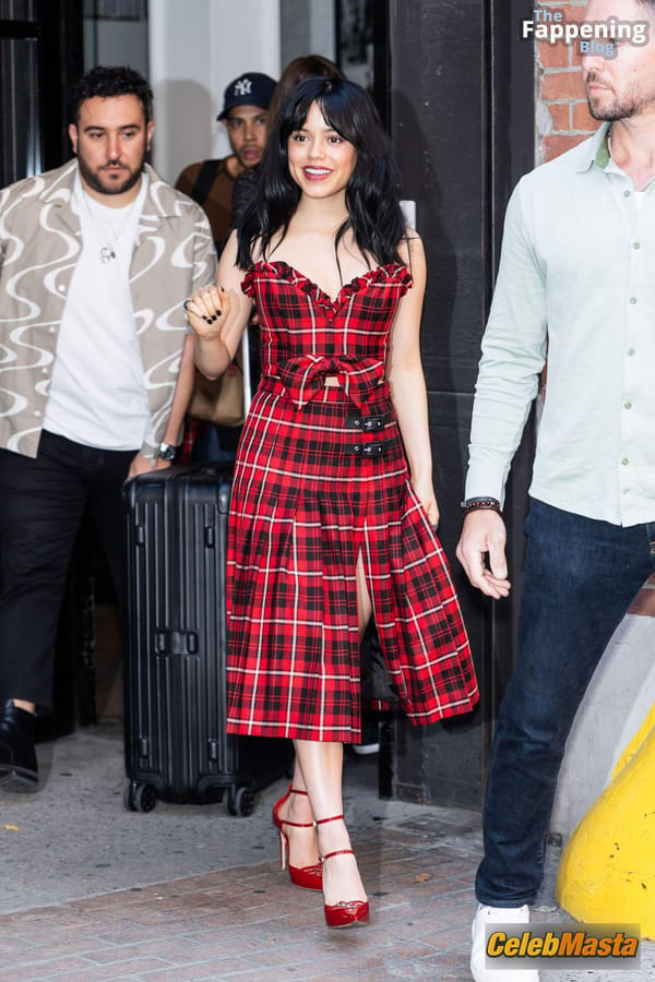 Jenna Ortega in New York City Streets photo 31