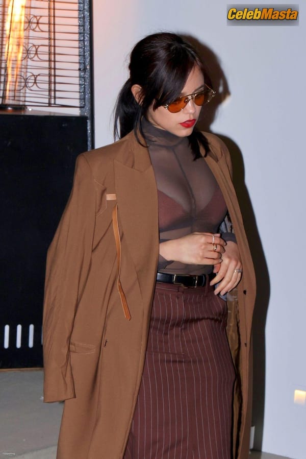Jenna Ortega Bra at a Private Pre-Oscars Party, Beverly Hills photo 18