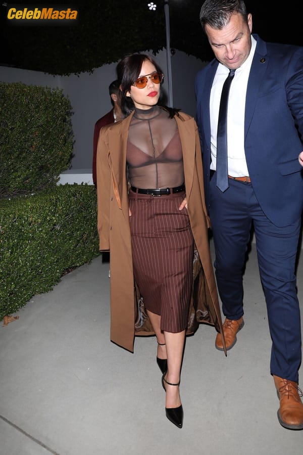 Jenna Ortega Bra at a Private Pre-Oscars Party, Beverly Hills photo 28