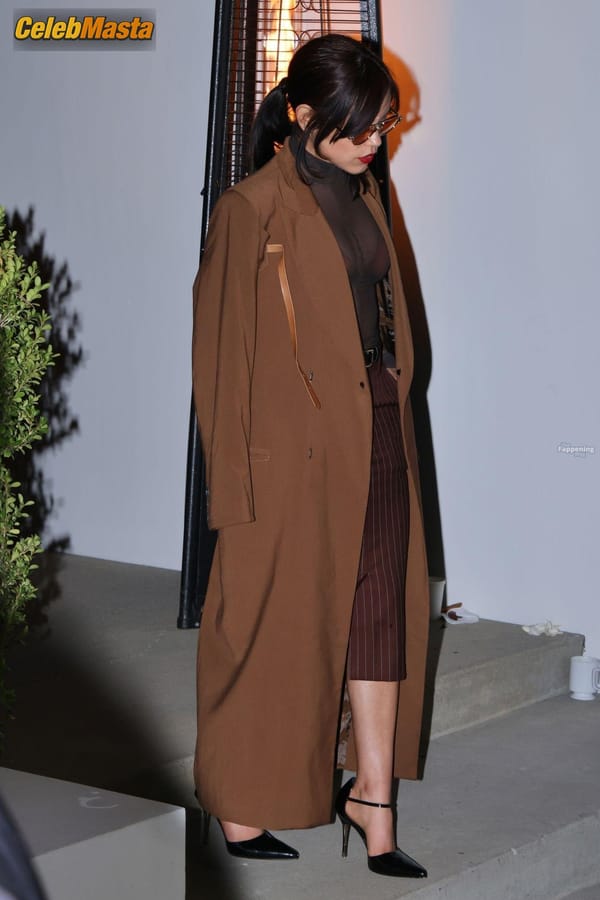 Jenna Ortega Bra at a Private Pre-Oscars Party, Beverly Hills photo 31