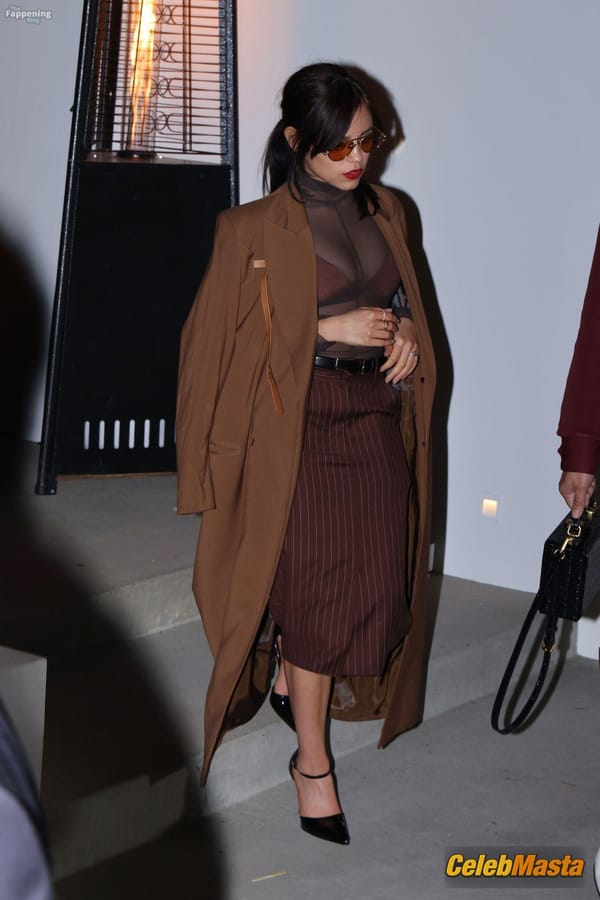 Jenna Ortega Bra at a Private Pre-Oscars Party, Beverly Hills photo 38