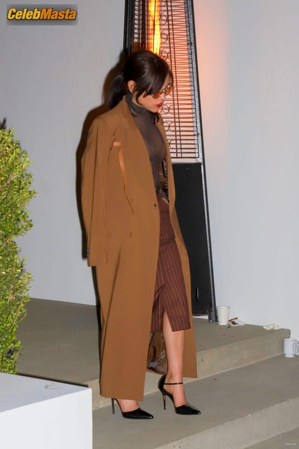 Jenna Ortega Bra at a Private Pre-Oscars Party, Beverly Hills photo 56