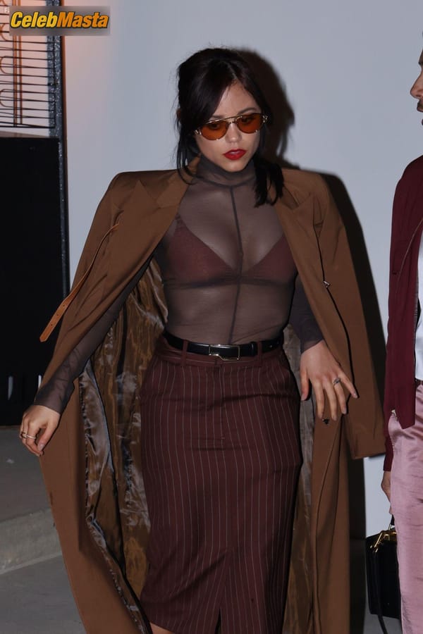Jenna Ortega Bra at a Private Pre-Oscars Party, Beverly Hills photo 57