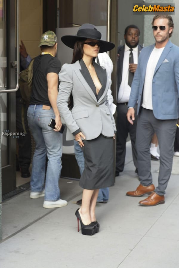 Jenna Ortega in a Sassy Outfit in NYC photo 4