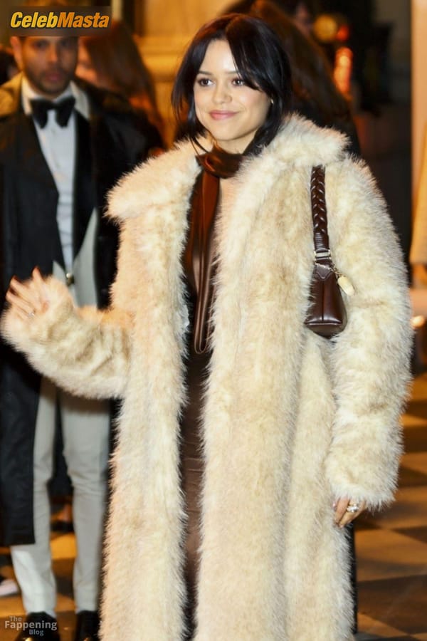 Jenna Ortega Cleavage and Legs at SNL 50th Anniversary Special, New York City photo 12