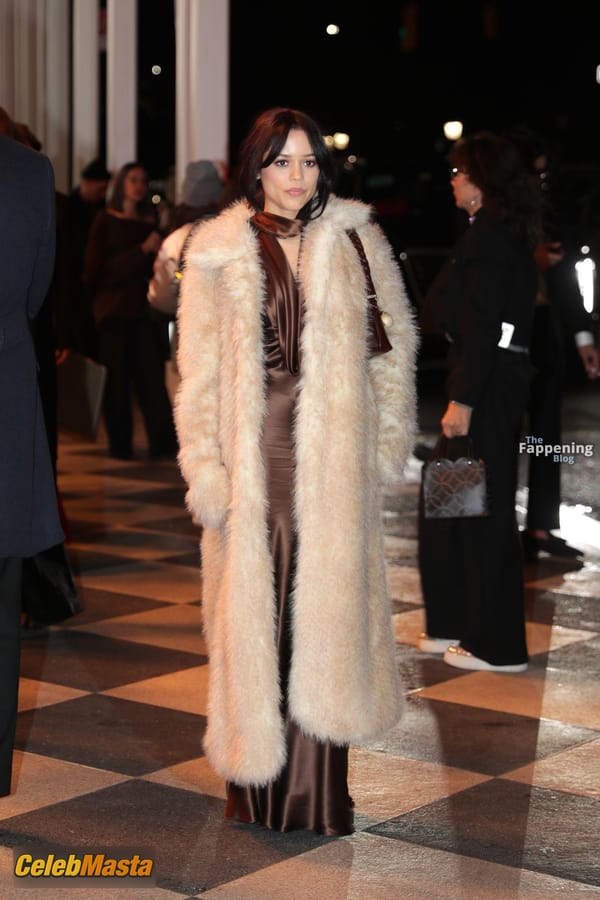 Jenna Ortega Cleavage and Legs at SNL 50th Anniversary Special, New York City photo 25