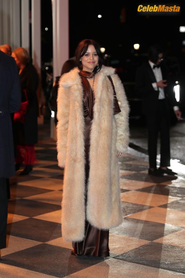 Jenna Ortega Cleavage and Legs at SNL 50th Anniversary Special, New York City photo 39