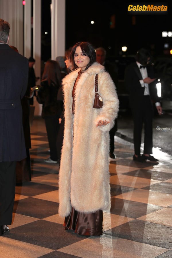 Jenna Ortega Cleavage and Legs at SNL 50th Anniversary Special, New York City photo 46