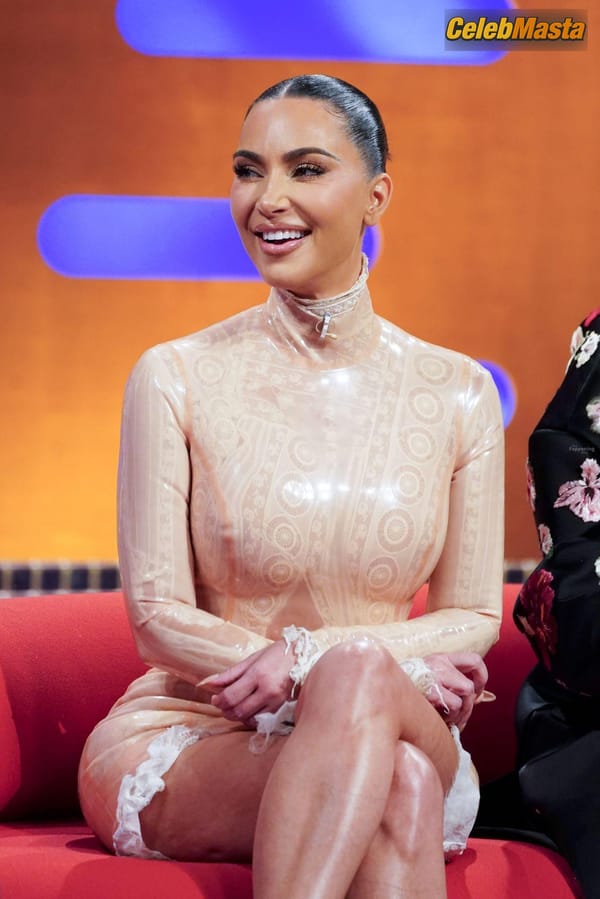 Kim Kardashian Nipples at the Graham Norton Show, London photo 10