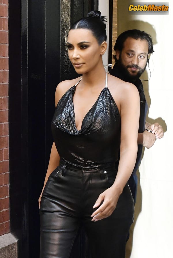 Kim Kardashian leaving the Mercer hotel dressed in leather to go to the Jimmy Fallon show in New York photo 29