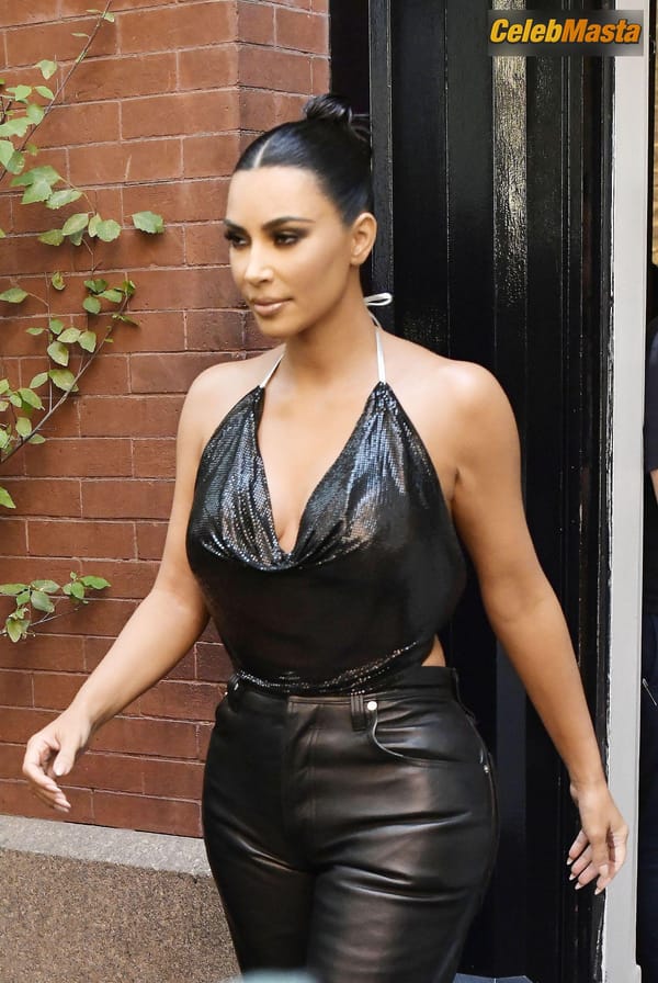 Kim Kardashian leaving the Mercer hotel dressed in leather to go to the Jimmy Fallon show in New York photo 32