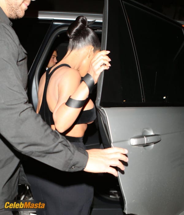 Kim Kardashian showing a lot of skin at Craig’s restaurant in Hollywood (17.02.2019) photo 16