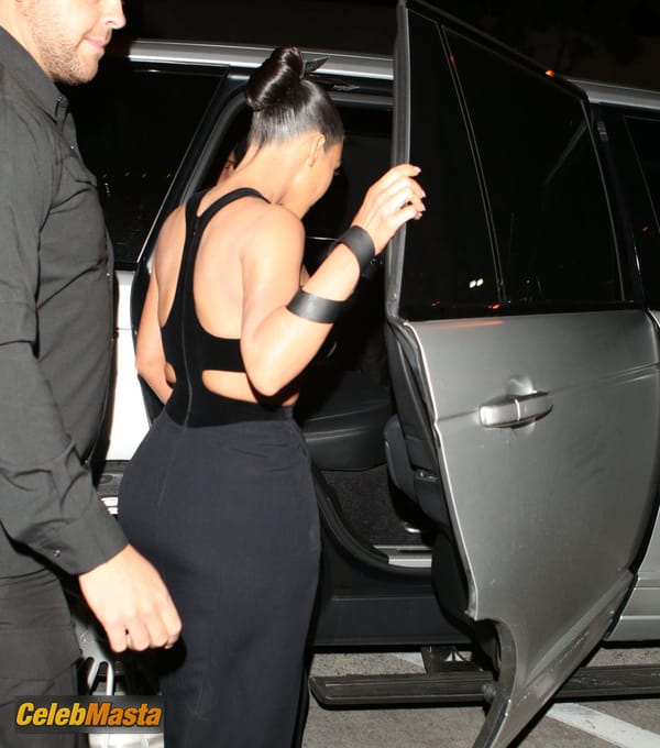 Kim Kardashian showing a lot of skin at Craig’s restaurant in Hollywood (17.02.2019) photo 25