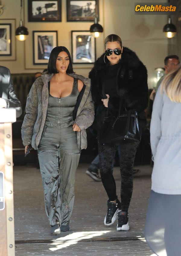 Kim Kardashian at the Grandville Restaurant in Studio City with a new shorter hairstyle photo 9