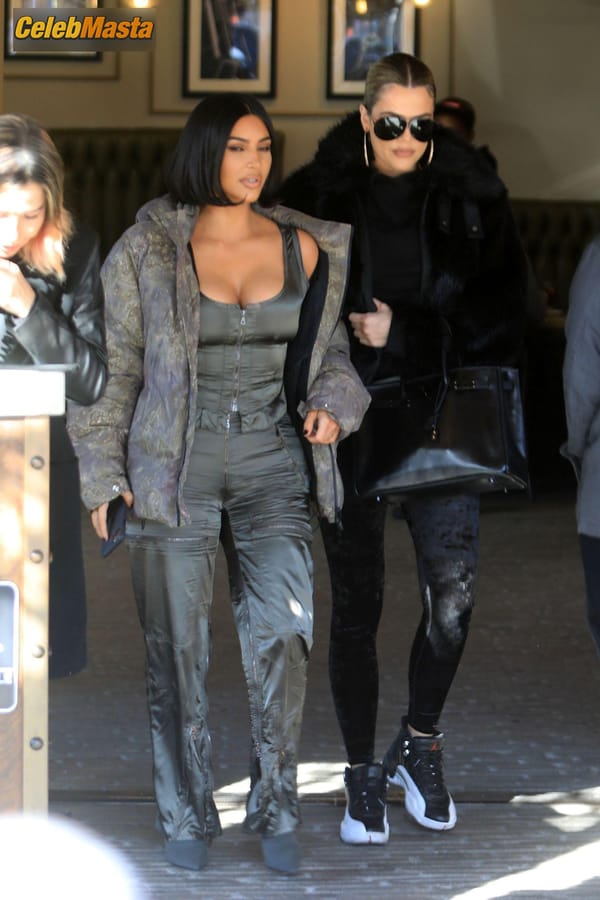 Kim Kardashian at the Grandville Restaurant in Studio City with a new shorter hairstyle photo 10