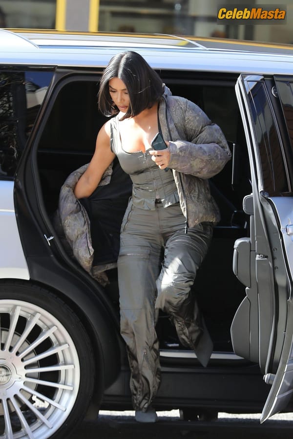 Kim Kardashian at the Grandville Restaurant in Studio City with a new shorter hairstyle photo 12