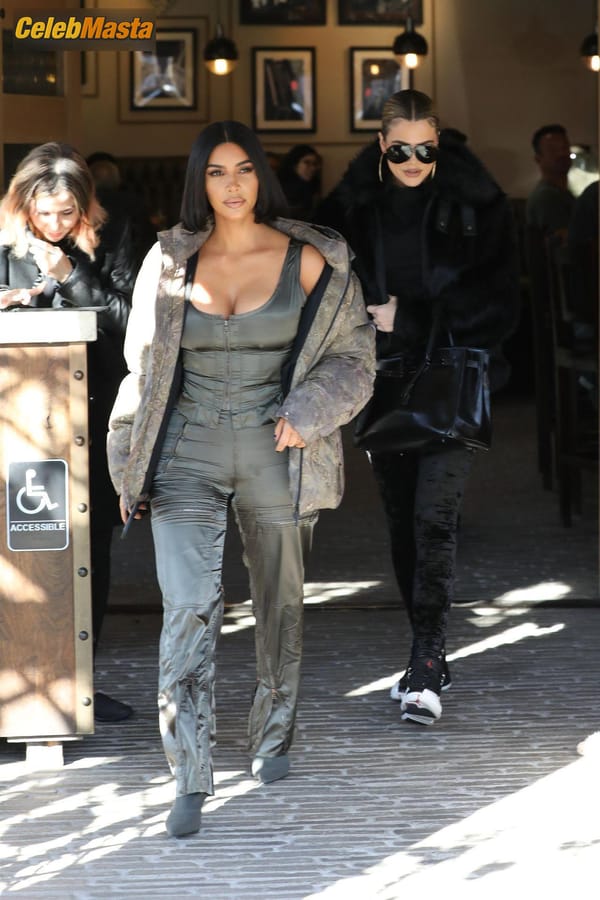 Kim Kardashian at the Grandville Restaurant in Studio City with a new shorter hairstyle photo 14