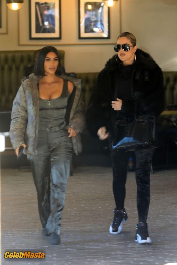 Kim Kardashian at the Grandville Restaurant in Studio City with a new shorter hairstyle photo 19