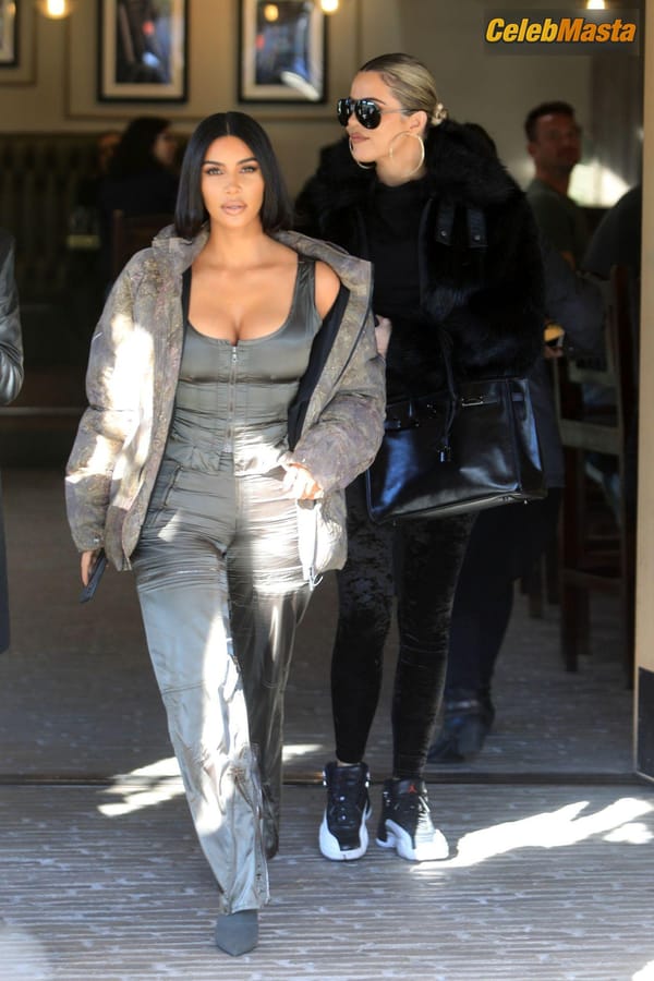 Kim Kardashian at the Grandville Restaurant in Studio City with a new shorter hairstyle photo 22