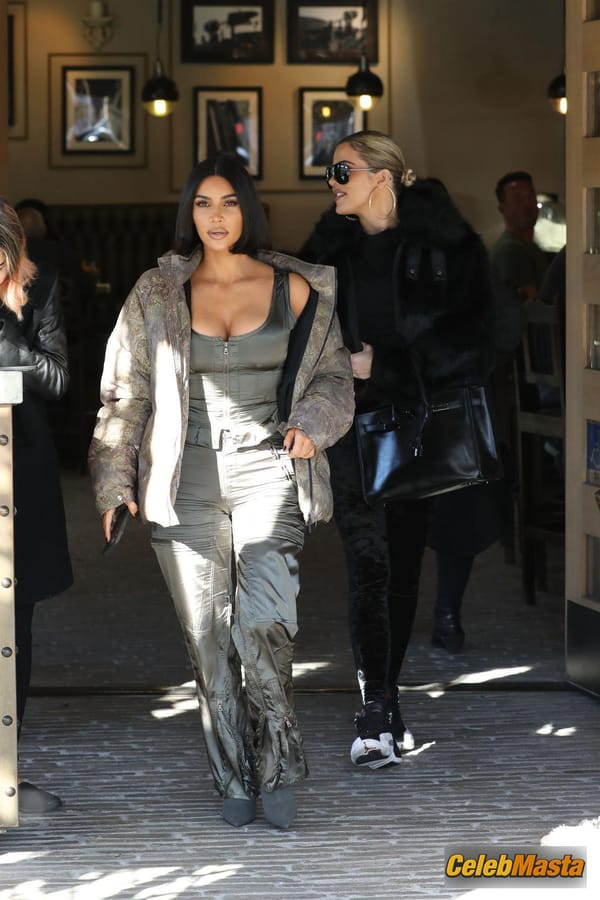 Kim Kardashian at the Grandville Restaurant in Studio City with a new shorter hairstyle photo 24